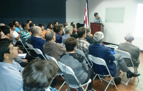 Conferencia del Dr. Alejandro Jenkins sobre el Bosón de Higgs. FOTO: UCR.