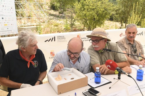 Los codirectores de los yacimientos y el consejero presentan los resultados de la campaña en Atapuerca 2019.