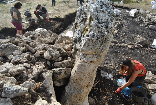 Excavación del dolmen El Pendón.