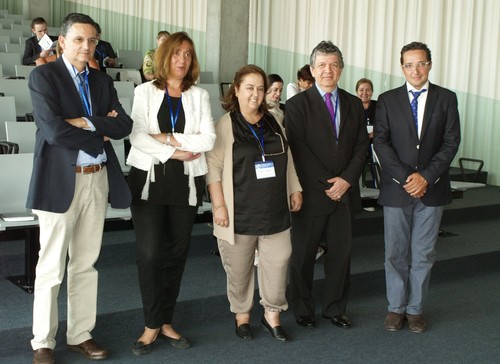 Dolores López, en el centro, en la inauguración del congreso junto a expertos y autoridades.