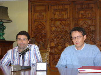 José Abel Flores y Francisco Sierro durante la rueda de prensa