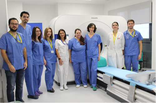 La doctora Candelas Pérez del Villar Moro, tercera por la derecha, junto a sus compañeros de Imagen Cardiaca del Hospital de Salamanca. / IBSAL.