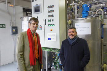Frank Rogalla, responsable del proyecto, a la izquierda, y Emilio Arroitia, concejal de Medio Ambiente de Salamanca.