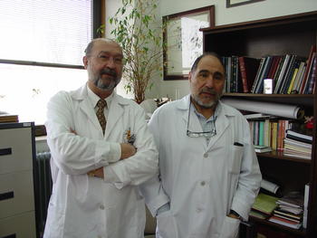 Miguel Ángel Merchán (izquierda) y Javer Yajeya, investigadores del Instituto de Neurociencias