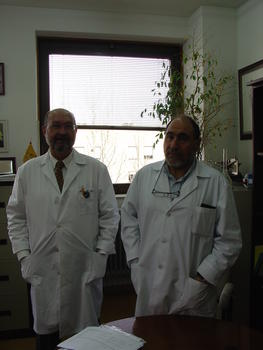 Miguel Ángel Merchán, director del Instituto de Neurociencias, y Javier Yajeya