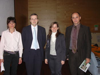 El profesor de la Universidad de Valladolid Julio Javier Diez (dcha) junto con algunos de los ponentes de la jornada