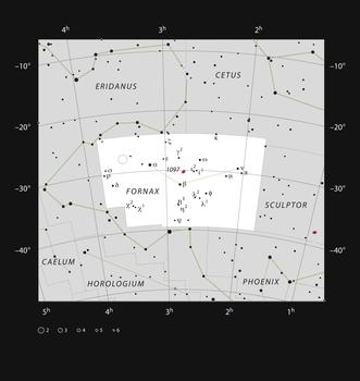 El círculo rojo en esta gráfica muestra la posición del Campo Profundo Sur de Chandra, en la constelación austral Fornax (el Horno)  FOTO: ESO, IAU y Sky & Telescope.