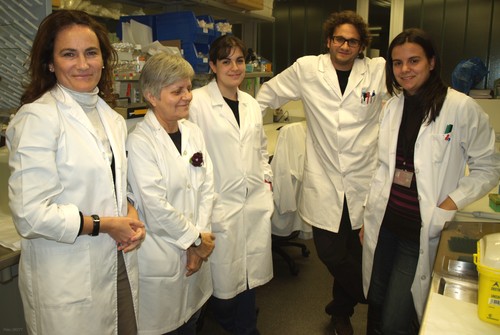 Arantxa Tabernero, a la izquierda, junto a parte de su equipo de investigación.