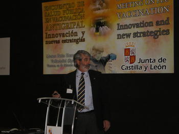 El director del Centro Nacional de la Gripe en Valladolid, Raúl Ortiz de Lejarazu.