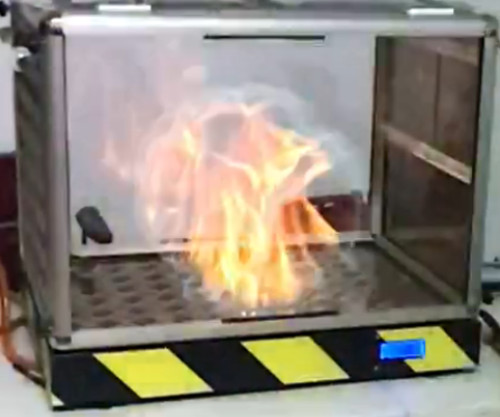 Urna diseñada para los experimentos con fuego. 