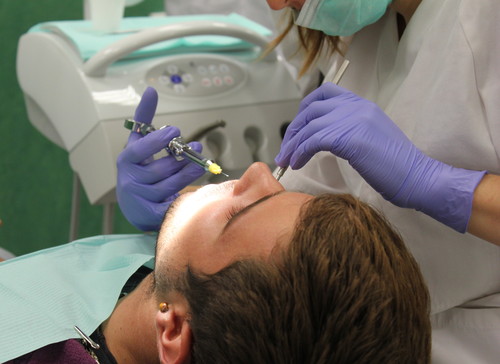Paciente en clínica odontológica. Foto: CEU-UCH.