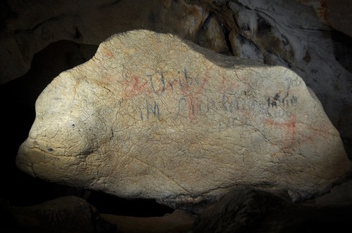Arte rupestre paleolítico en la cueva de Lumentxa. FOTO: CENIEH.