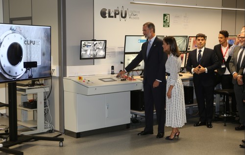 Felipe VI pone en marcha el láser de petavatio. Foto: USAL.