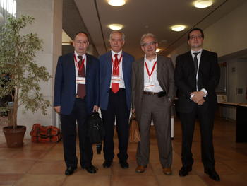 De izquierda a derecha, Prieto, Sandoval y Cabestany, junto con el decano de Ciencias de la USAL, Juan Manuel Corchado.