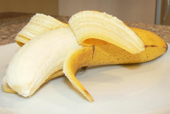 Investigadores brasileños han descubierto que las cáscaras de banano sirven para filtrar agua. (Foto: Eva Aguilar/DiCYT)