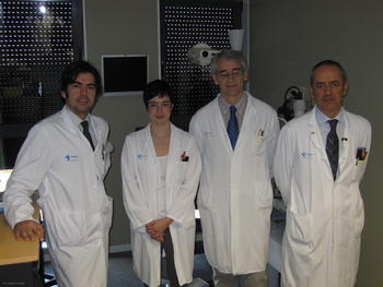 El equipo de la investigación en uveítis, de izquierda a derecha: Miguel Cordero, Sara Calleja, José María Ruiz de Morales y Manuel Franco. Foto: Miguel Cordero.