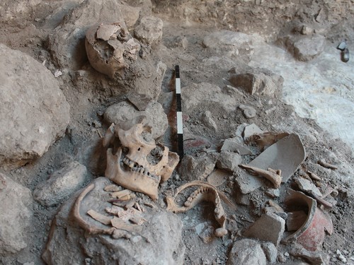 Fosa común de Uxul excavada en 2013 © Photo: Nicolaus Seefeld 