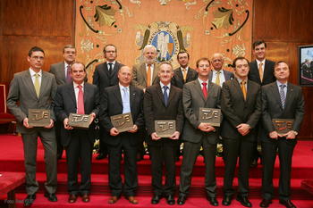 Los premiados en la III Edición de los Premios Universidad Empresa, con el secretario de Estado de Universidades e Investigación (centro).