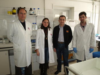 Ricardo Pérez, segundo por la derecha, y parte de su equipo de investigación.