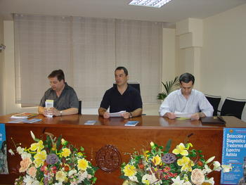 Manuel Mena (izquierda) Ricardo Canal y José Santos durante la presentación del curso