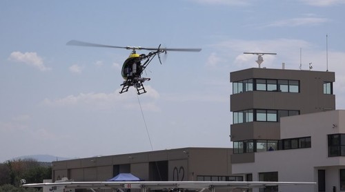 Aterrizaje automático de un helicóptero no tripulado en plataforma móvil, en la instalación ATLAS de la Fundación Andaluza para el Desarrollo Aeroespacial. Foto: F. Descubre.