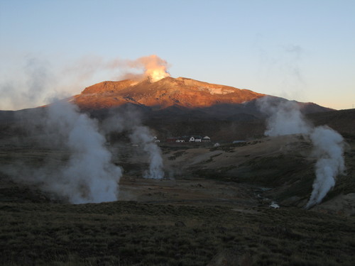 El volcán Copahue es un volcán activo situado en el límite entre la Provincia de Neuquén, Argentina, y la Región del Biobío, Chile. Créditos: Dr. Mariano Agusto.
