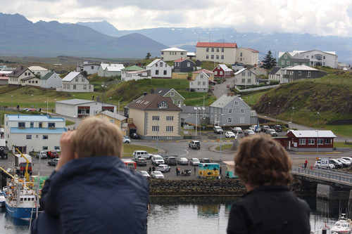 Niños en un pueblo de Islandia.