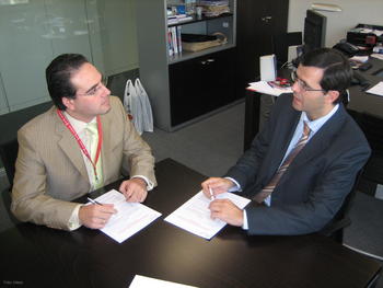 Julio César Miguel, gerente de PC a Punto (i), y Marcos Gómez, subdirector del área de eConfianza de Inteco.