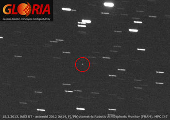 Asteroide 20012 DA 14 aproximándose a la Tierra. Foto captada desde Argentina por investigadores del Proyecto Gloria y difundida por CSIC.