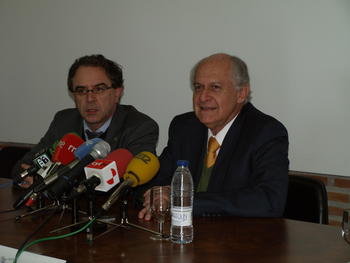 Antonio Muro, izquierda, y Manuel Elkin Patarroyo.