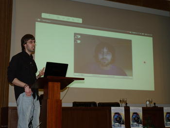 Luis Miguel Vicente explica el proyecto de 'eye-tracking'.
