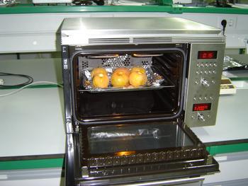 Horno eléctrico utilizado para asar las manzanas