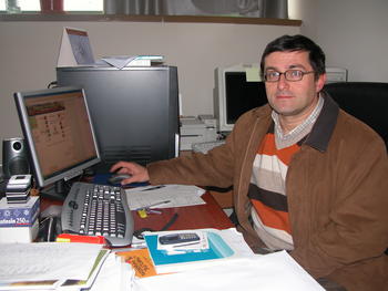 El profesor Juan Andrés Oria de Rueda, en su despacho del Campus de Palencia.