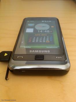 Teléfono móvil inteligente o 'smartphone' Samsung i900 Omnia.