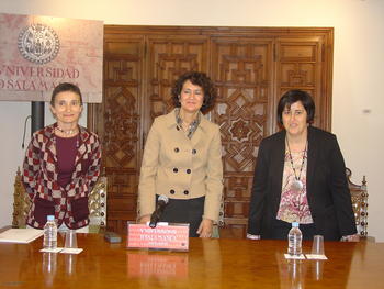 De izquierda a derecha, Puy Ayarza, María Ángeles Serrano y Mercedes Suárez.