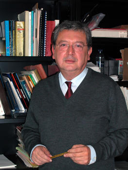 Eulogio Luis García en su despacho (Foto: USAL)