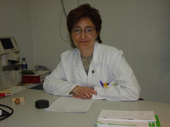 Rosa Sanabria en su consulta del Hospital Río Hortega