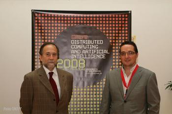 Juan Siles, director de Telefónica I+D, junto a Juan Manuel Corchado, decano de la Facultad de Ciencias de la Universidad de Salamanca.