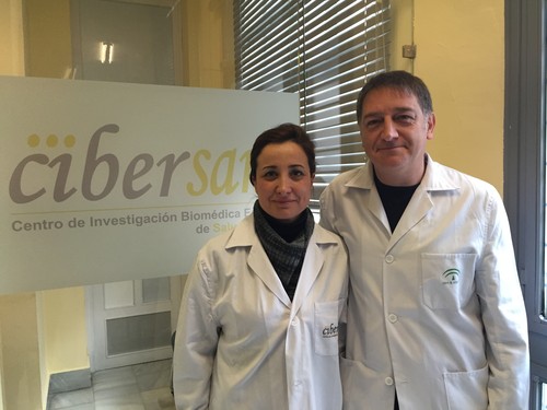 Blanca Gutiérrez y Jorge Cervilla, investigadores de la Universidad de Granada. Foto: UGR.