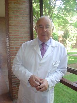 Alfonso Domínguez-Gil, investigador del Hospital Universitario y del Departamento de Farmacia y Tecnología Farmacéutica de la Universidad de Salamanca.