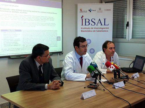 Ramón García Sanz presenta ante los medios de comunicación el artículo sobre mieloma en la revista Blood. Foto: USAL.