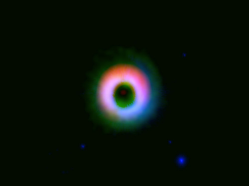Imagen 1 (izquierda). Disco de polvo y gas alrededor de HD142527. La distribución de polvo y gas observada por ALMA se muestra en rojo y verde, respectivamente.Créditos: ALMA (ESO/NAOJ/NRAO), NAOJ, Fukagawa et al. 
