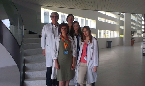 De izquierda a derecha: Gerald Valenza Demet, Mª Paz Moreno, Marie Carmen Valenza, Irene Torres e Irene Cabrera. Foto: UGR.