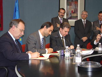 Momento de la firma del convenio entre los representantes de la Universidad, la Junta de Castilla León y Fundacón Genoma
