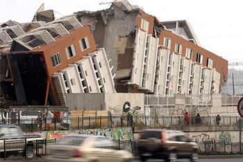 Edificio tras un terremoto (FOTO: U. de santiago).