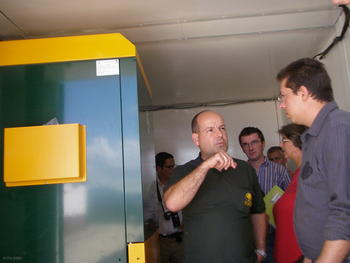 Los técnicos del proyecto Domoheat visitan la caldera ubicada en Folgoso de la Ribera.