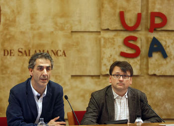 Presentación de WECOM 2012 con Javier No, decano de la Facultad de Comunicación de la UPSA, a la izquierda, y Juan Ramón Martín. Foto: Enrique Carrascal-UPSA.
