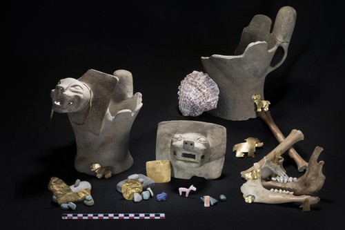 Los investigadores hallaron quemadores de incienso de cerámica, llamas jóvenes sacrificadas y adornos de oro, conchas y piedras/Teddy Seguin