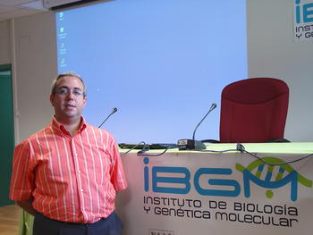 Juan Navarro, investigador de la Universidad de Regensburg (Alemania) ha impartido una conferencia en el IBGM