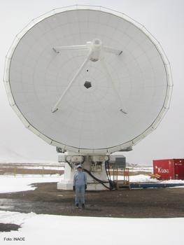 Imagen del telescopio nacional japonés de 10 metros de diámetro ASTE (Atacama Submillimeter Telescope Experiment).